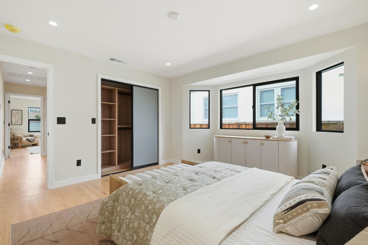 Detail Gallery Image 28 of 59 For 371 E Oakwood Blvd, Redwood City,  CA 94061 - 3 Beds | 2 Baths