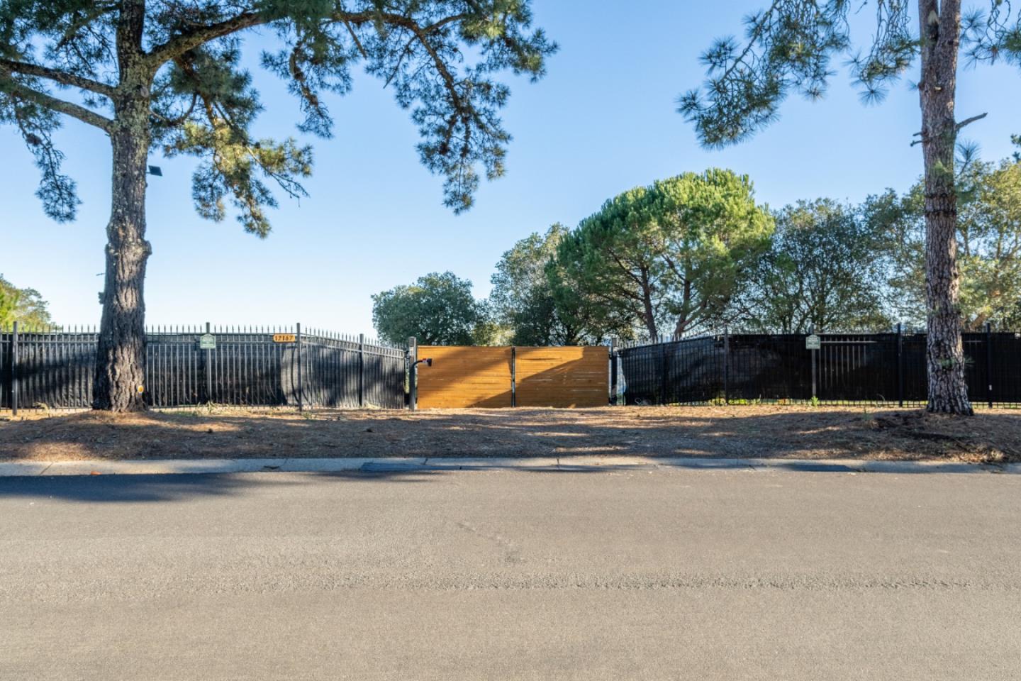 Detail Gallery Image 21 of 28 For 12167 Saddle Rd, Carmel Valley,  CA 93924 - – Beds | – Baths