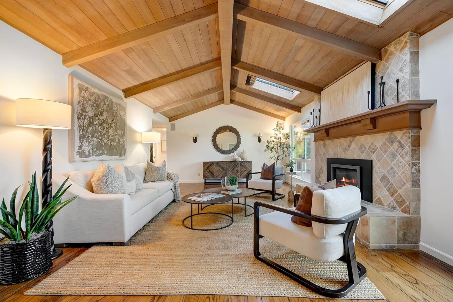 Detail Gallery Image 4 of 47 For 1259 Hillcrest Dr, San Jose,  CA 95120 - 4 Beds | 2/1 Baths