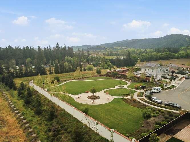 Detail Gallery Image 40 of 46 For 276 Copperleaf Ln, San Juan Bautista,  CA 95045 - 5 Beds | 3 Baths