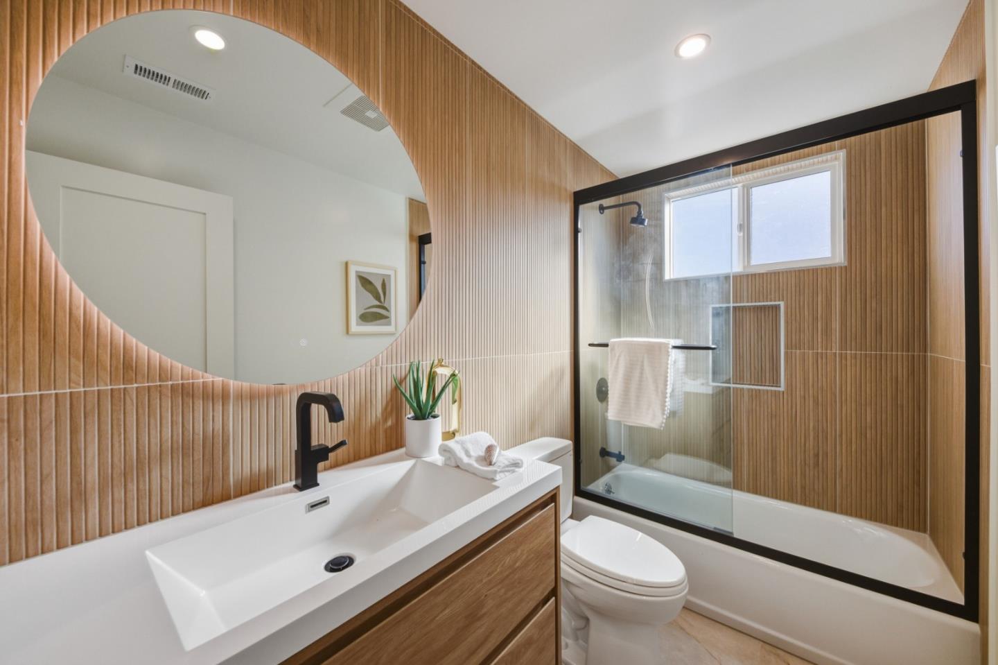 Detail Gallery Image 22 of 49 For 1116 Glenwood Dr, Millbrae,  CA 94030 - 4 Beds | 3 Baths