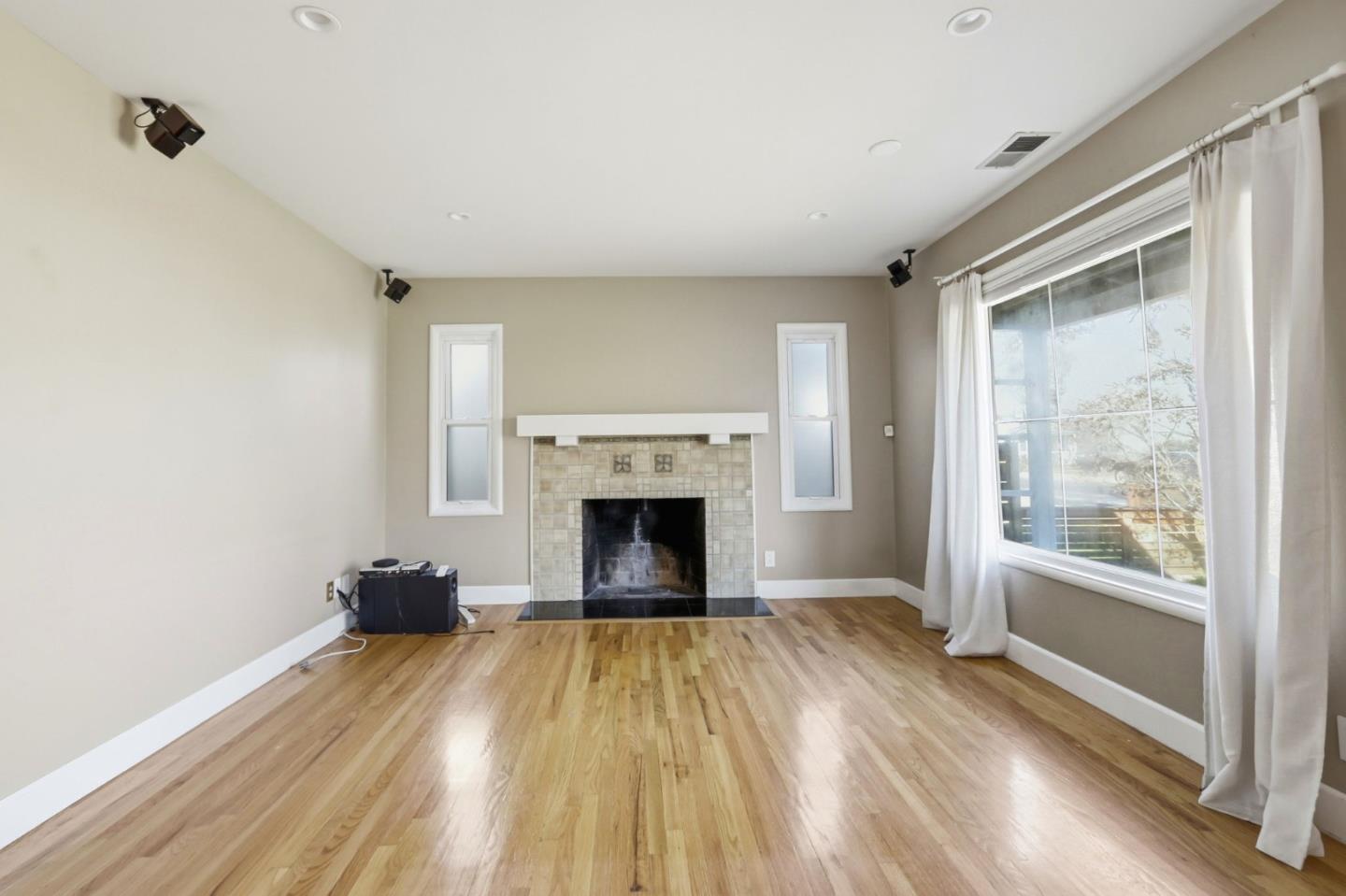 Detail Gallery Image 10 of 43 For 954 Sunlite Dr, Santa Clara,  CA 95050 - 3 Beds | 2 Baths