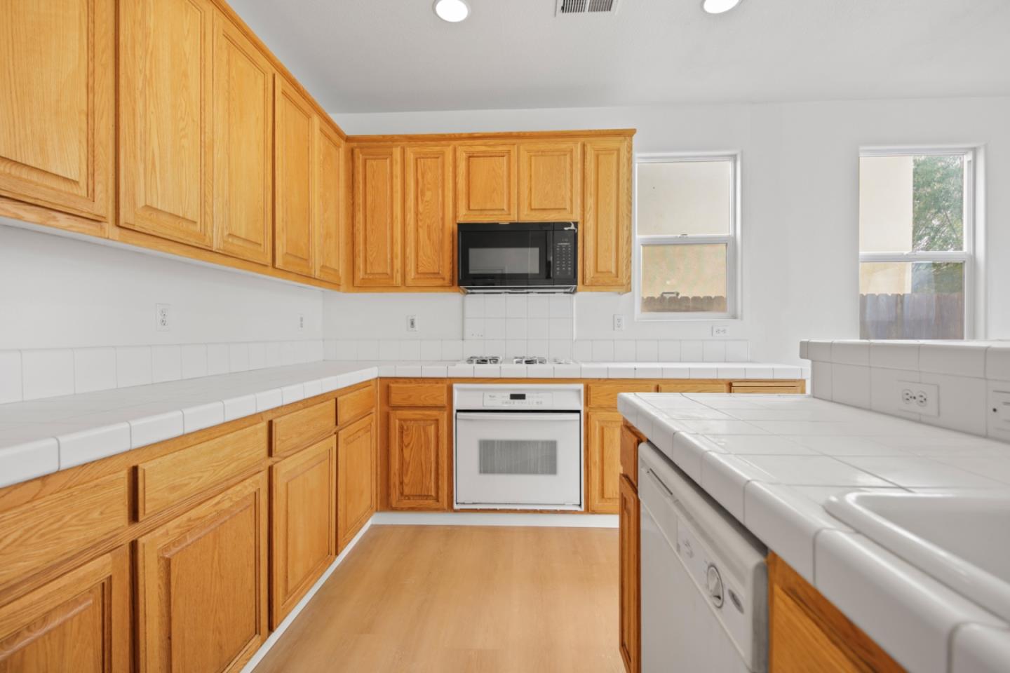 Detail Gallery Image 10 of 43 For 662 Cedar Mountain Dr, Newman,  CA 95360 - 4 Beds | 2/1 Baths