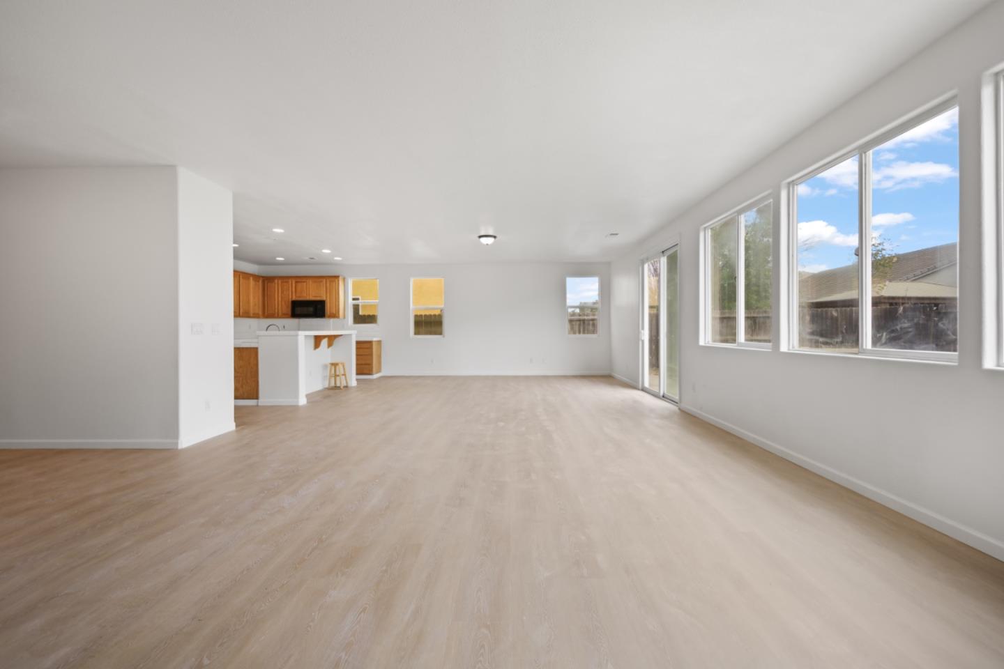 Detail Gallery Image 4 of 43 For 662 Cedar Mountain Dr, Newman,  CA 95360 - 4 Beds | 2/1 Baths