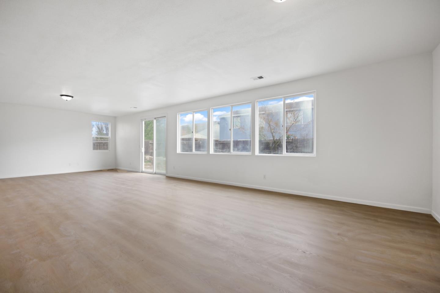 Detail Gallery Image 5 of 43 For 662 Cedar Mountain Dr, Newman,  CA 95360 - 4 Beds | 2/1 Baths