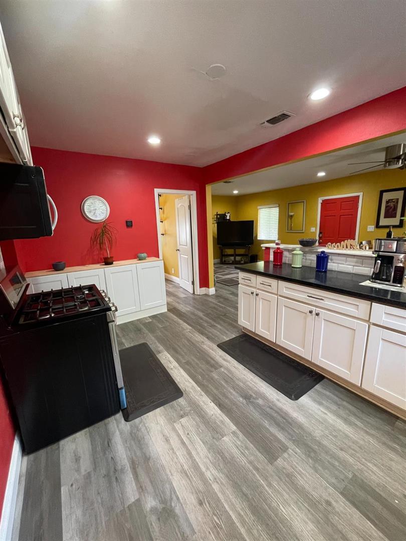 Detail Gallery Image 13 of 35 For 3740 26th Ave, Sacramento,  CA 95820 - 3 Beds | 2 Baths