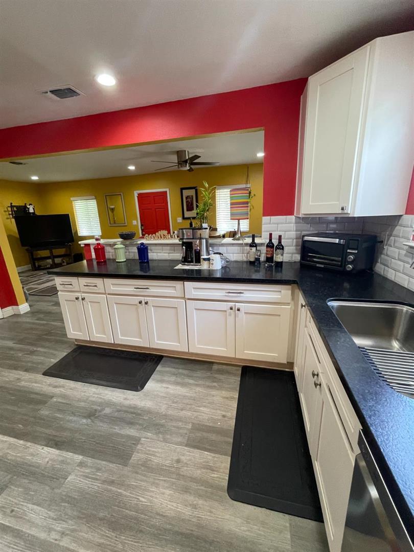 Detail Gallery Image 14 of 35 For 3740 26th Ave, Sacramento,  CA 95820 - 3 Beds | 2 Baths