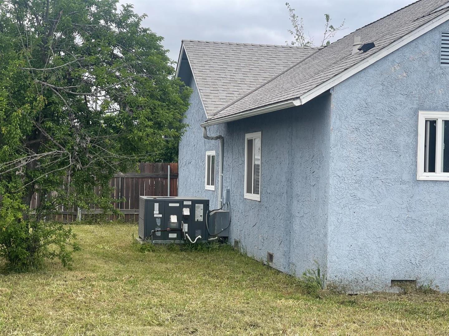 Detail Gallery Image 32 of 35 For 3740 26th Ave, Sacramento,  CA 95820 - 3 Beds | 2 Baths