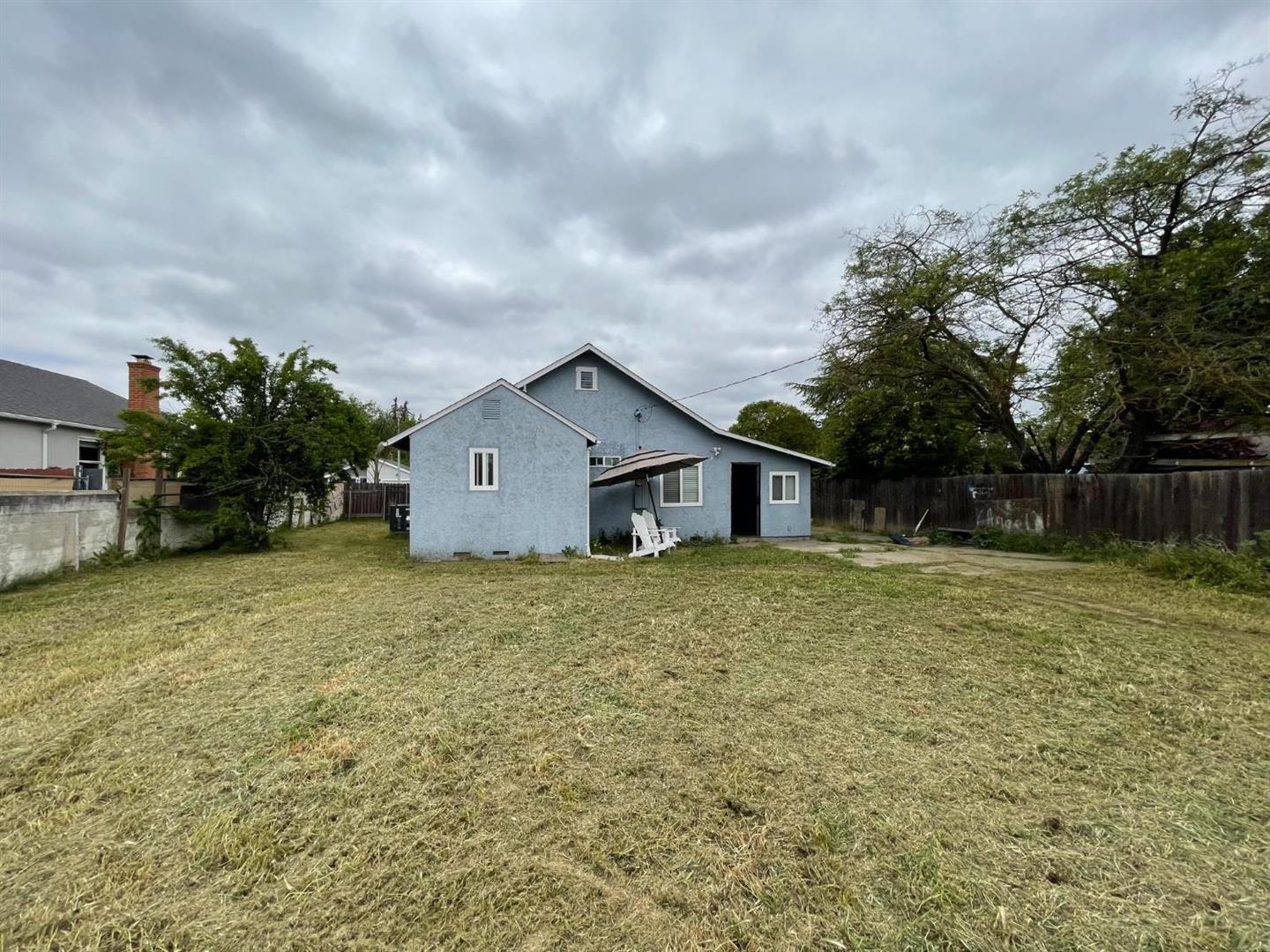 Detail Gallery Image 33 of 35 For 3740 26th Ave, Sacramento,  CA 95820 - 3 Beds | 2 Baths