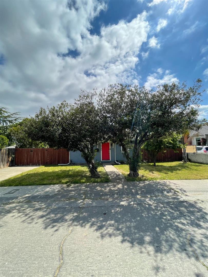 Detail Gallery Image 4 of 35 For 3740 26th Ave, Sacramento,  CA 95820 - 3 Beds | 2 Baths