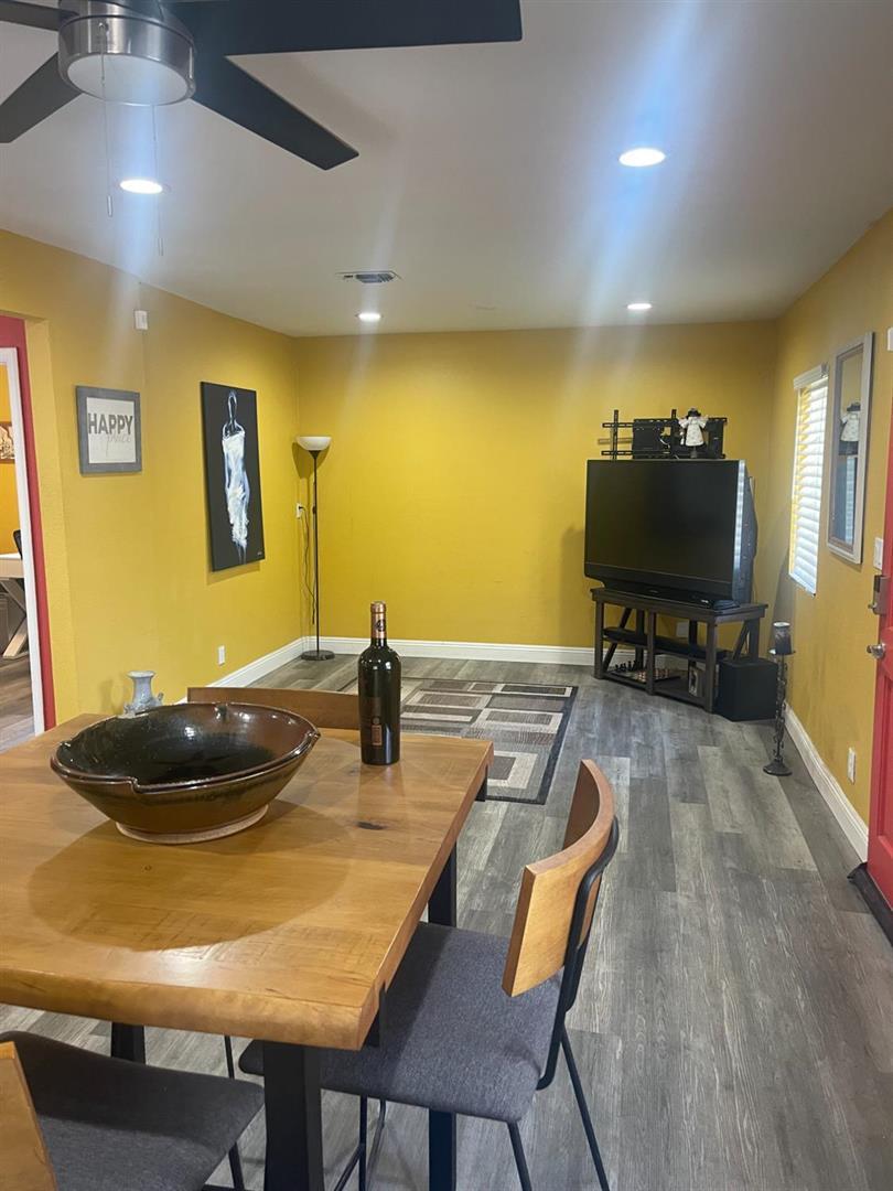 Detail Gallery Image 6 of 35 For 3740 26th Ave, Sacramento,  CA 95820 - 3 Beds | 2 Baths