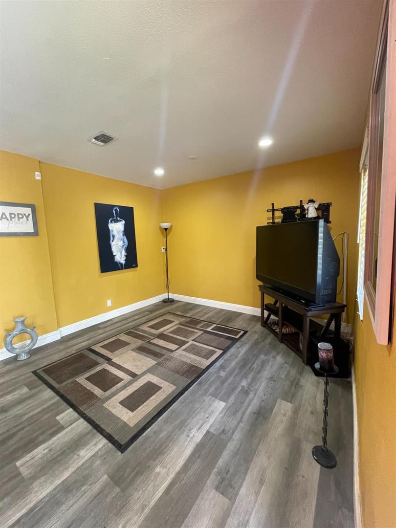 Detail Gallery Image 7 of 35 For 3740 26th Ave, Sacramento,  CA 95820 - 3 Beds | 2 Baths