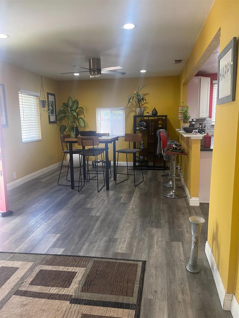 Detail Gallery Image 9 of 35 For 3740 26th Ave, Sacramento,  CA 95820 - 3 Beds | 2 Baths