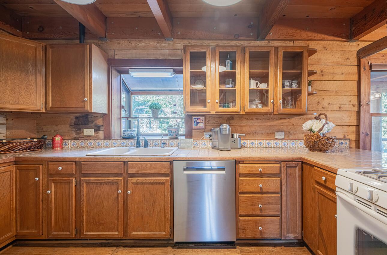 Detail Gallery Image 19 of 50 For 5820 Briarcliff Ter, Royal Oaks,  CA 95076 - 3 Beds | 2/1 Baths