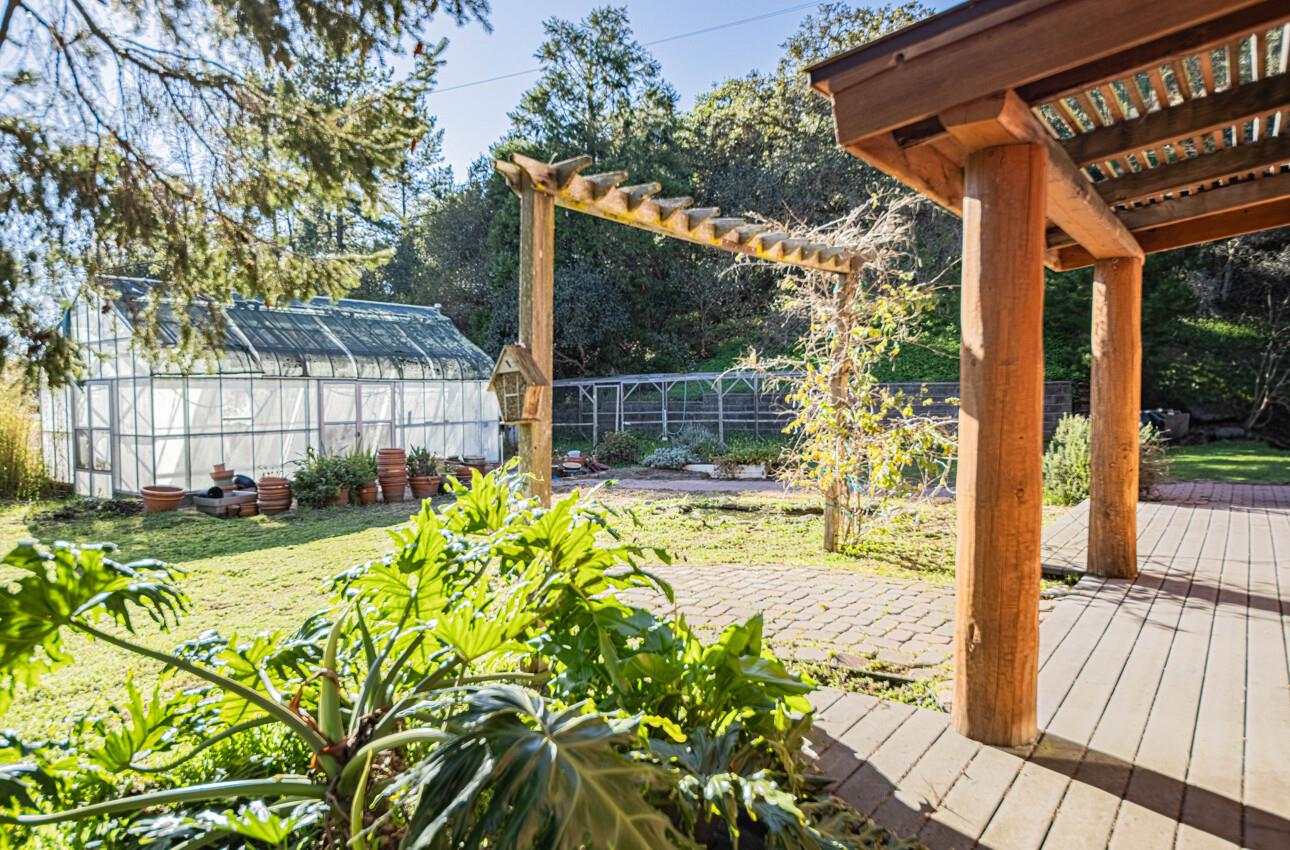 Detail Gallery Image 6 of 50 For 5820 Briarcliff Ter, Royal Oaks,  CA 95076 - 3 Beds | 2/1 Baths