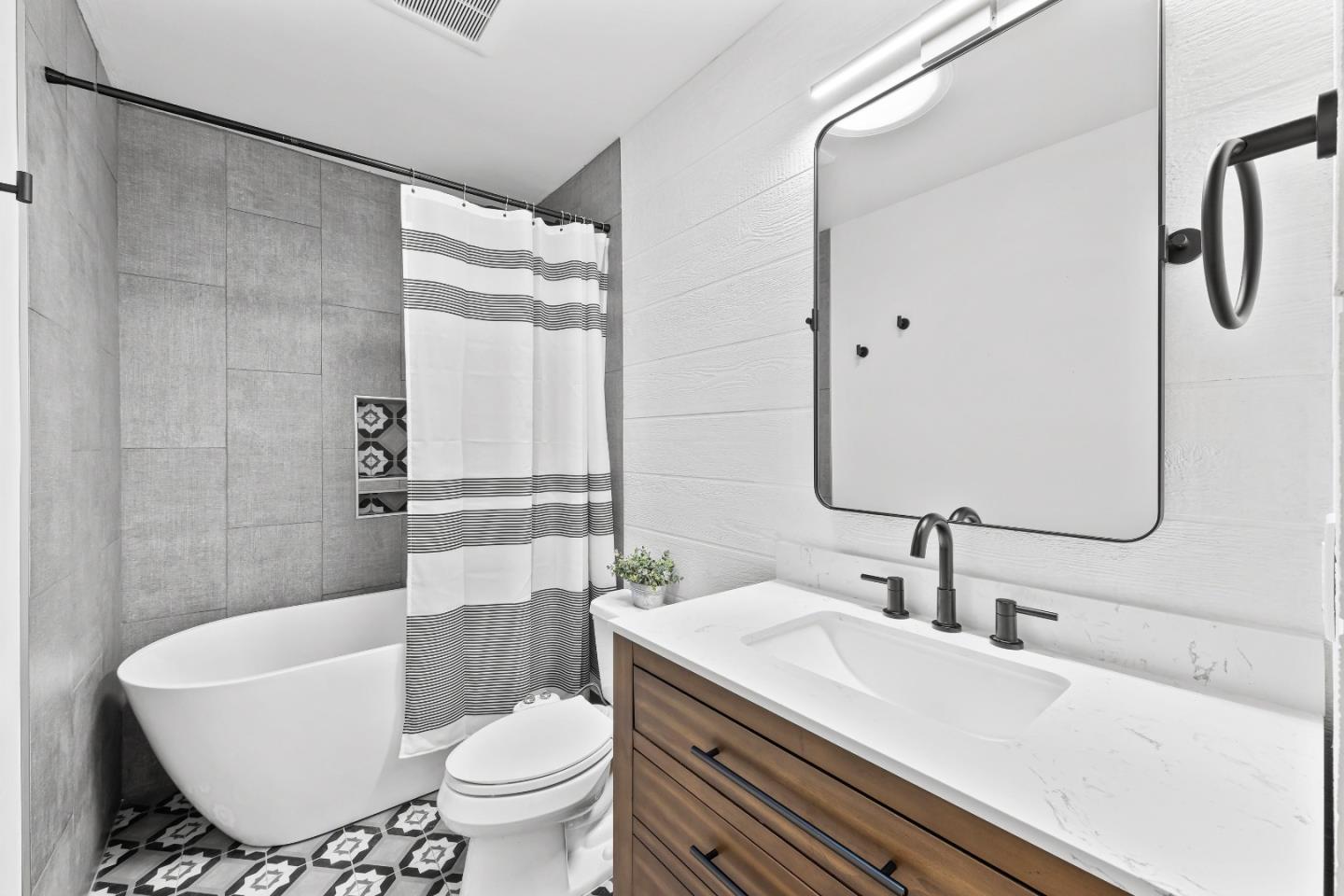 Detail Gallery Image 21 of 43 For 5825 Laguna Seca Way, San Jose,  CA 95123 - 4 Beds | 2 Baths