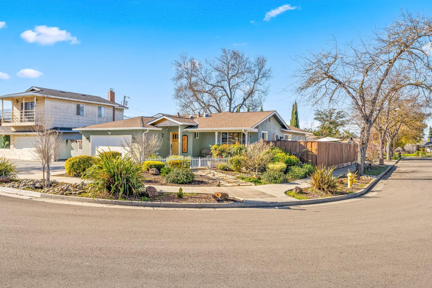 Detail Gallery Image 3 of 43 For 5825 Laguna Seca Way, San Jose,  CA 95123 - 4 Beds | 2 Baths