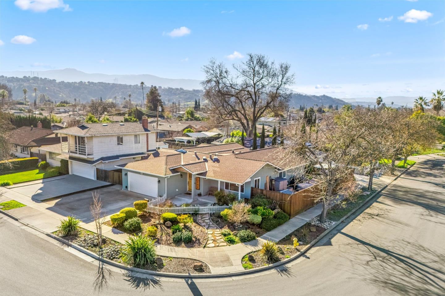 Detail Gallery Image 36 of 43 For 5825 Laguna Seca Way, San Jose,  CA 95123 - 4 Beds | 2 Baths