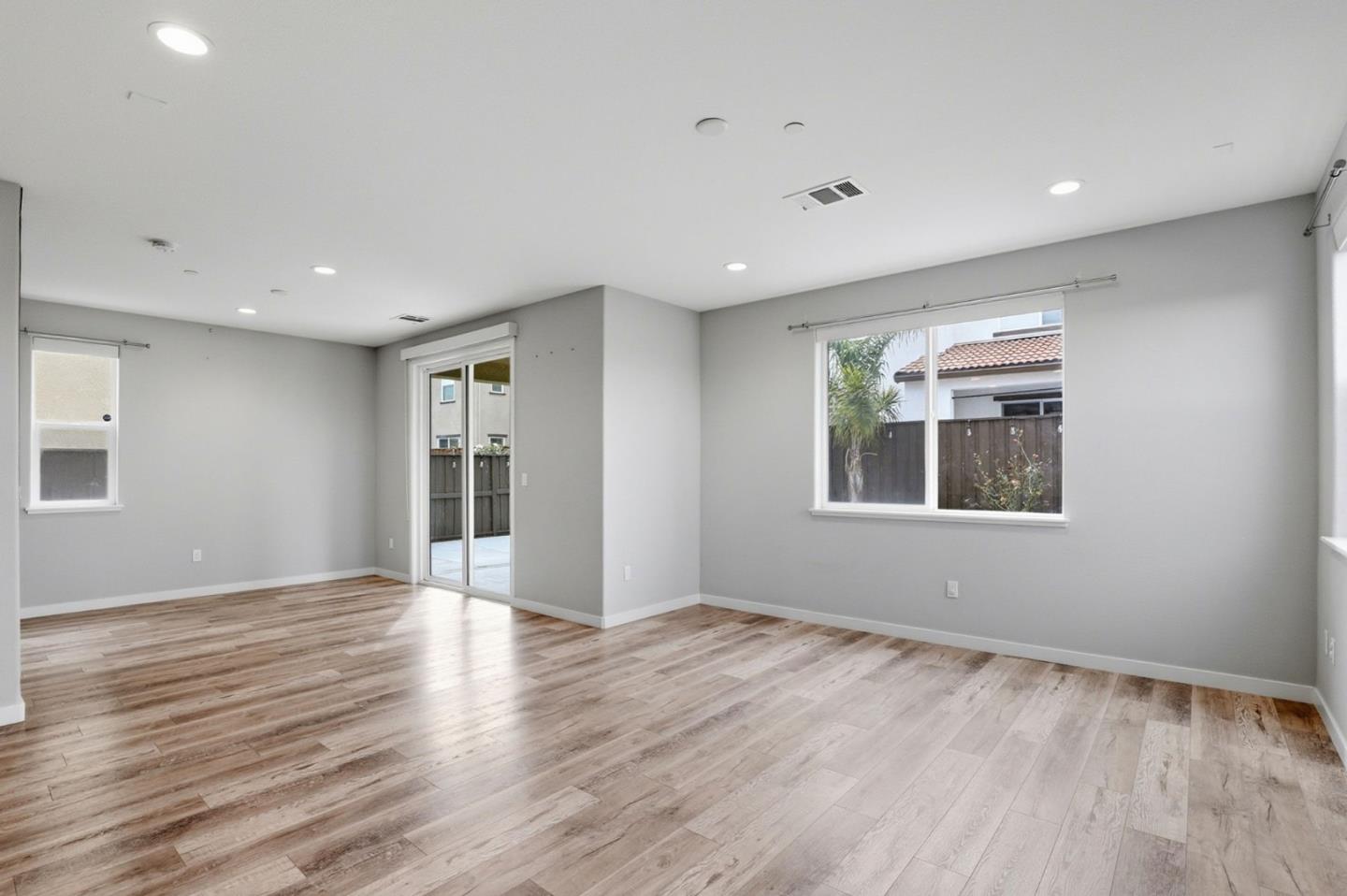 Detail Gallery Image 10 of 36 For 504 Sandpiper Ln, Hollister,  CA 95023 - 3 Beds | 2/1 Baths