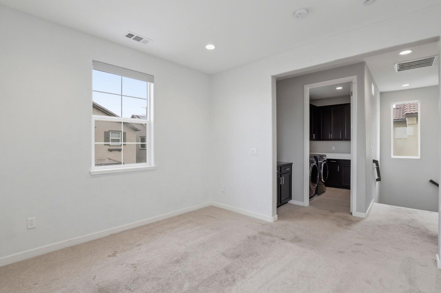 Detail Gallery Image 12 of 36 For 504 Sandpiper Ln, Hollister,  CA 95023 - 3 Beds | 2/1 Baths