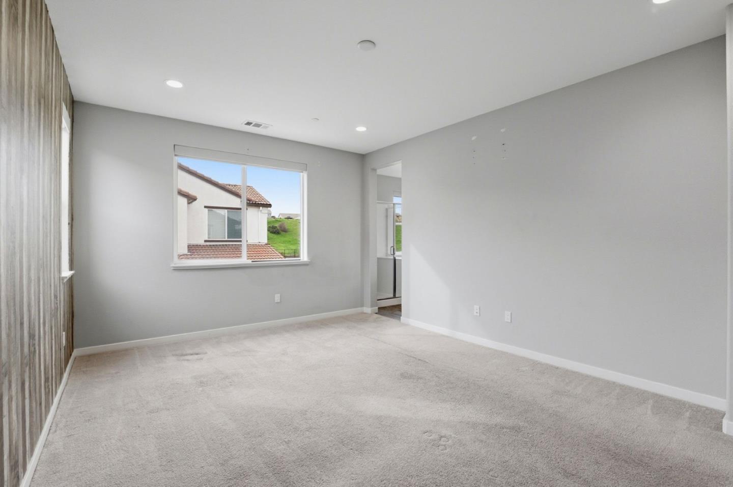 Detail Gallery Image 14 of 36 For 504 Sandpiper Ln, Hollister,  CA 95023 - 3 Beds | 2/1 Baths