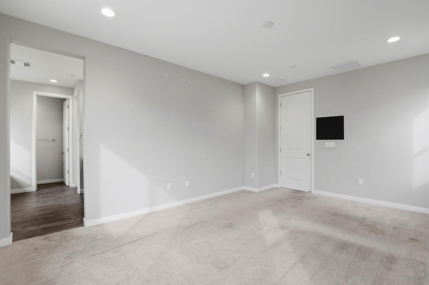 Detail Gallery Image 15 of 36 For 504 Sandpiper Ln, Hollister,  CA 95023 - 3 Beds | 2/1 Baths