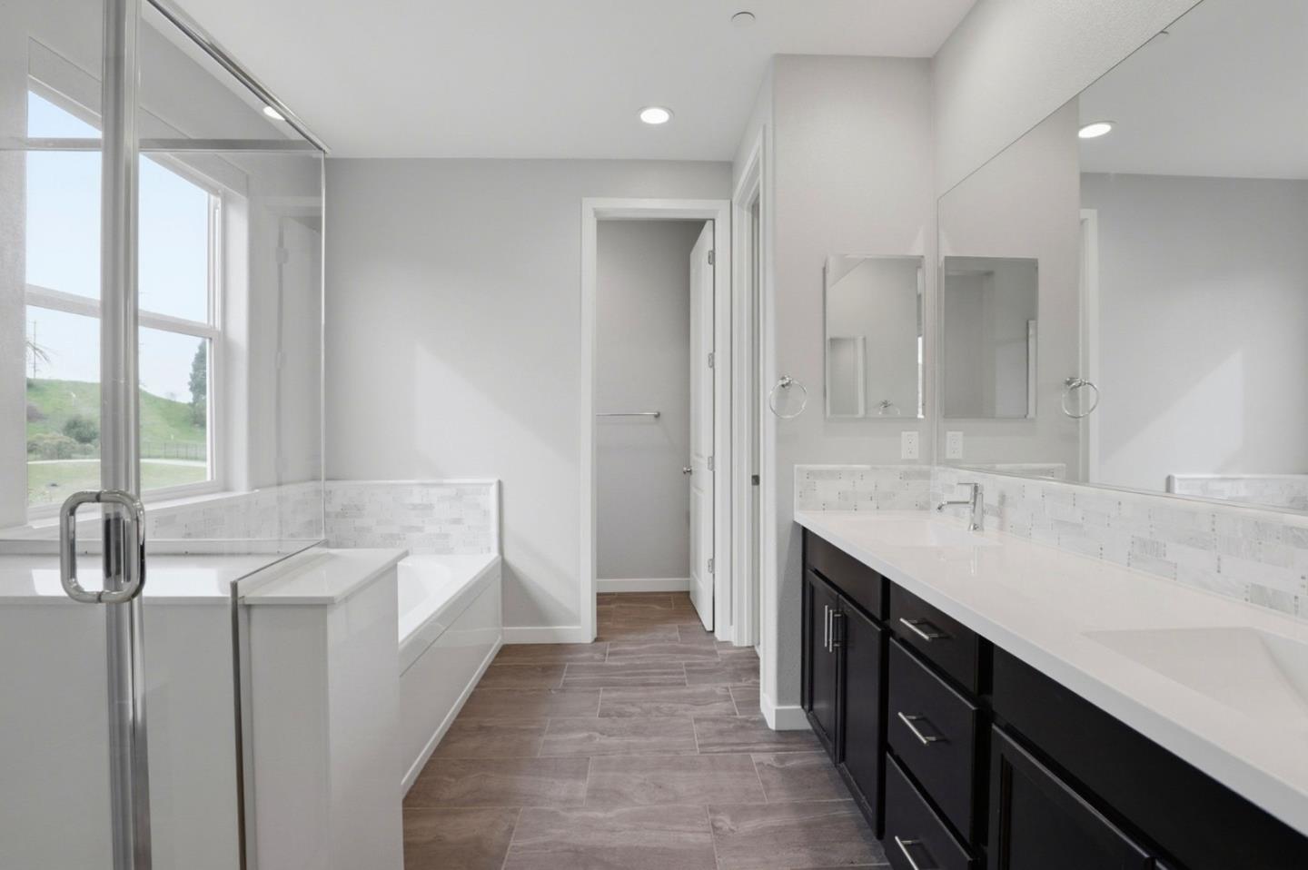 Detail Gallery Image 17 of 36 For 504 Sandpiper Ln, Hollister,  CA 95023 - 3 Beds | 2/1 Baths