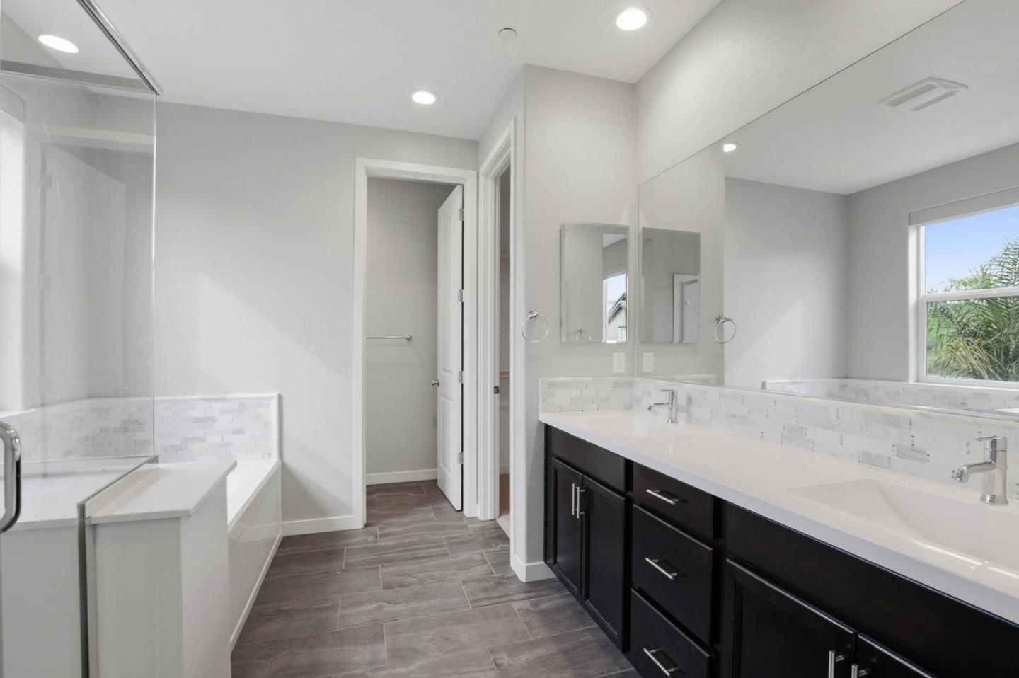 Detail Gallery Image 18 of 36 For 504 Sandpiper Ln, Hollister,  CA 95023 - 3 Beds | 2/1 Baths