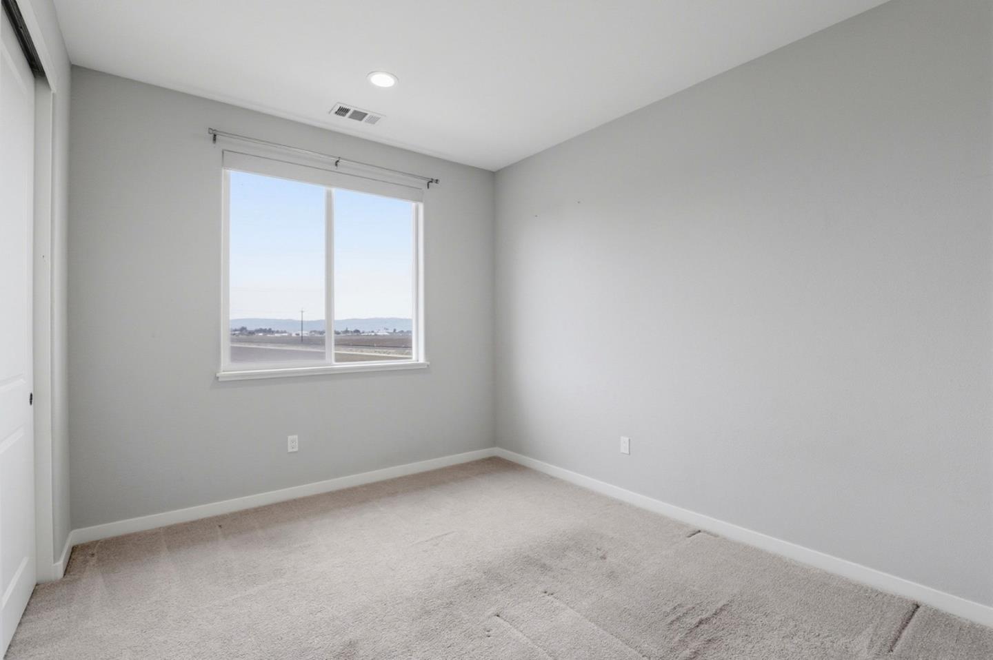 Detail Gallery Image 21 of 36 For 504 Sandpiper Ln, Hollister,  CA 95023 - 3 Beds | 2/1 Baths