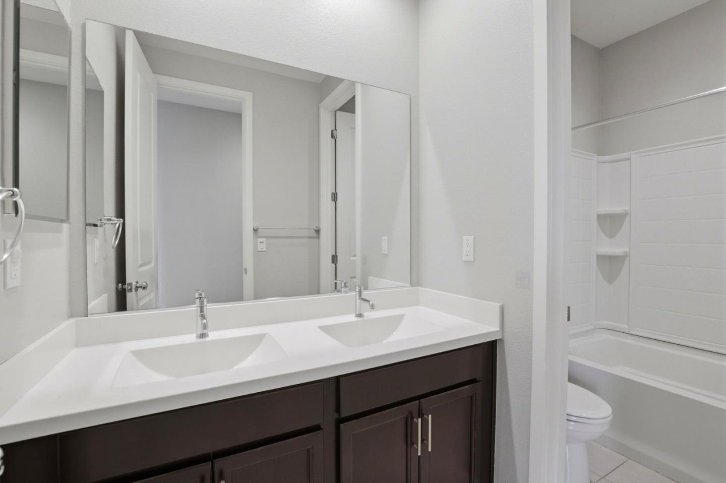 Detail Gallery Image 25 of 36 For 504 Sandpiper Ln, Hollister,  CA 95023 - 3 Beds | 2/1 Baths