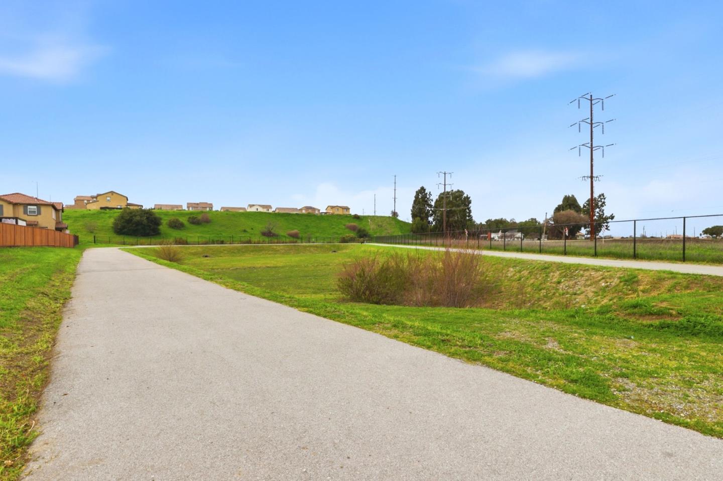 Detail Gallery Image 36 of 36 For 504 Sandpiper Ln, Hollister,  CA 95023 - 3 Beds | 2/1 Baths