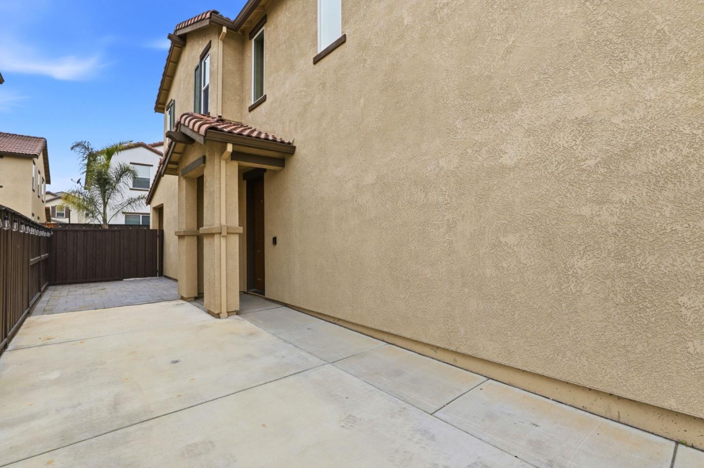 Detail Gallery Image 4 of 36 For 504 Sandpiper Ln, Hollister,  CA 95023 - 3 Beds | 2/1 Baths