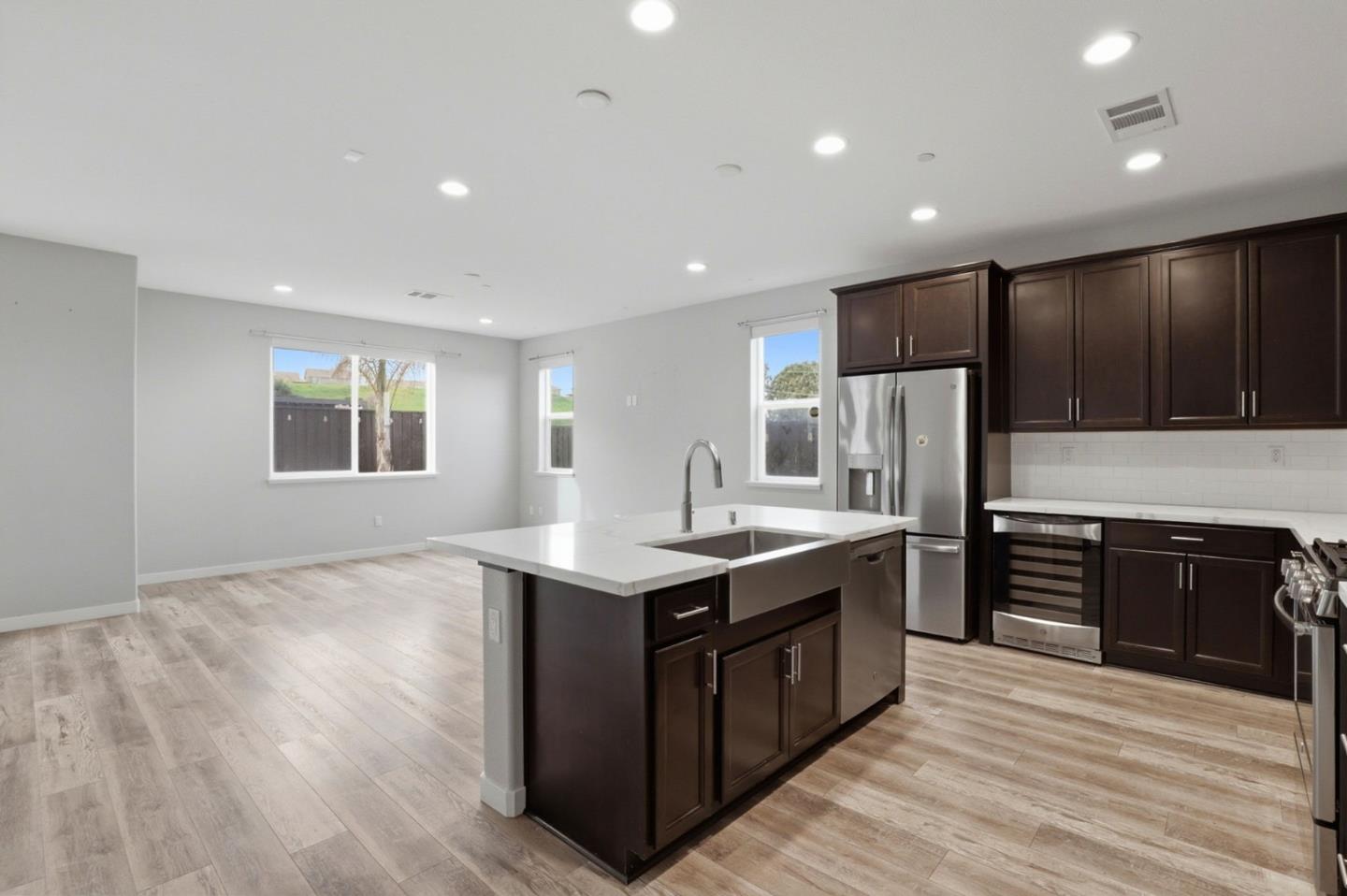 Detail Gallery Image 6 of 36 For 504 Sandpiper Ln, Hollister,  CA 95023 - 3 Beds | 2/1 Baths