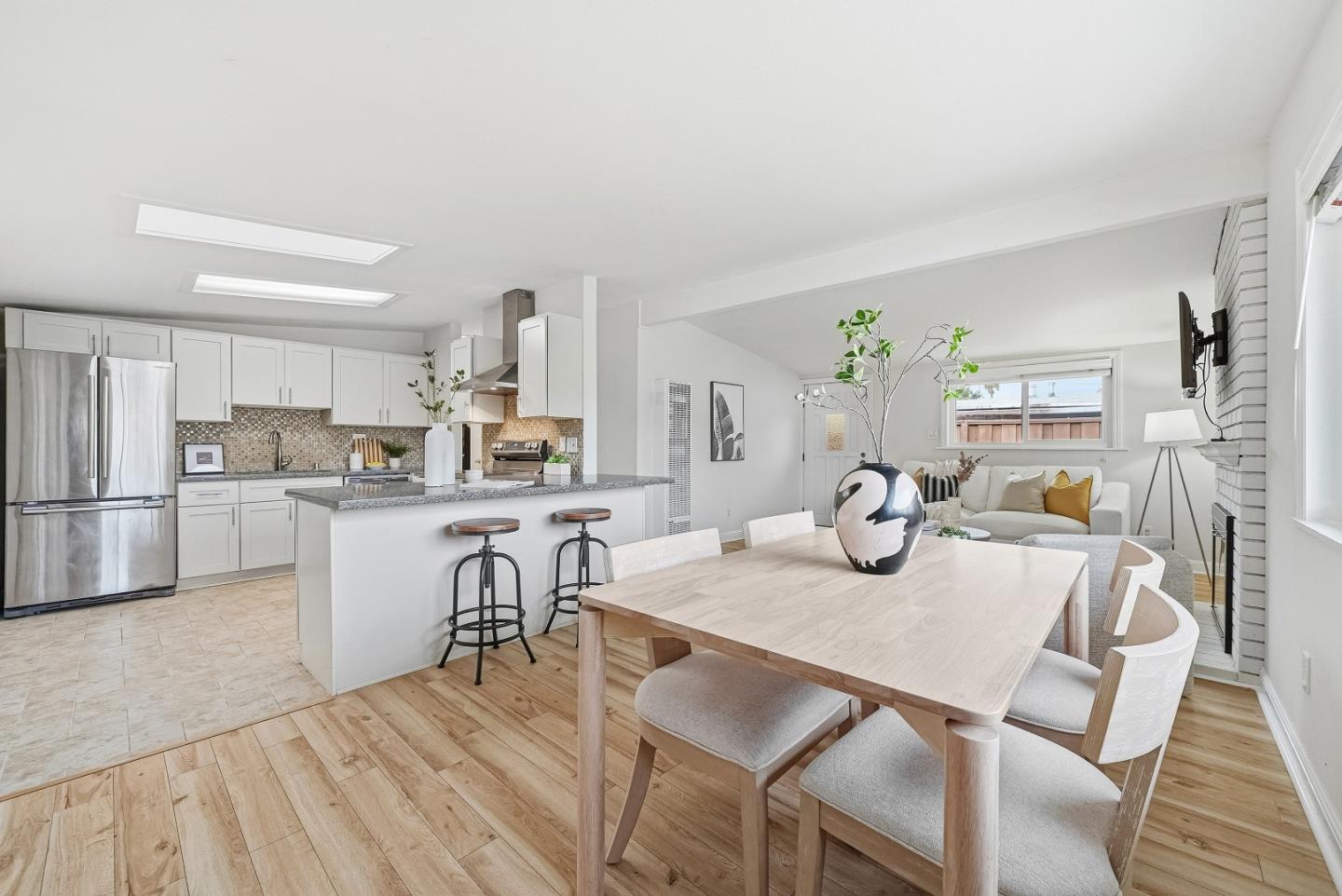 Detail Gallery Image 10 of 46 For 638 Woodhams Rd, Santa Clara,  CA 95051 - 4 Beds | 2 Baths