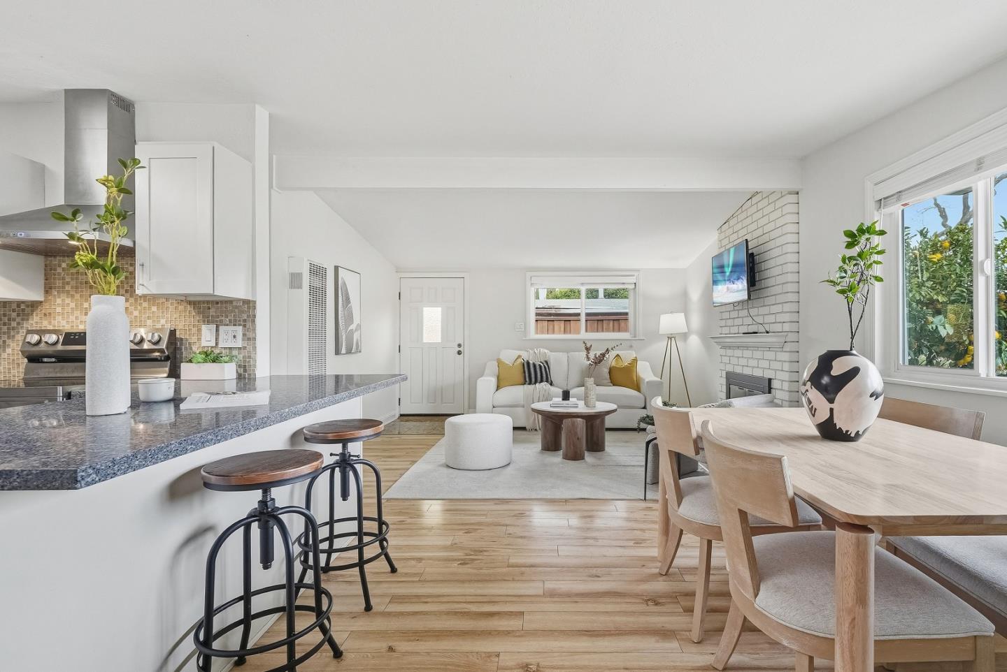 Detail Gallery Image 11 of 46 For 638 Woodhams Rd, Santa Clara,  CA 95051 - 4 Beds | 2 Baths