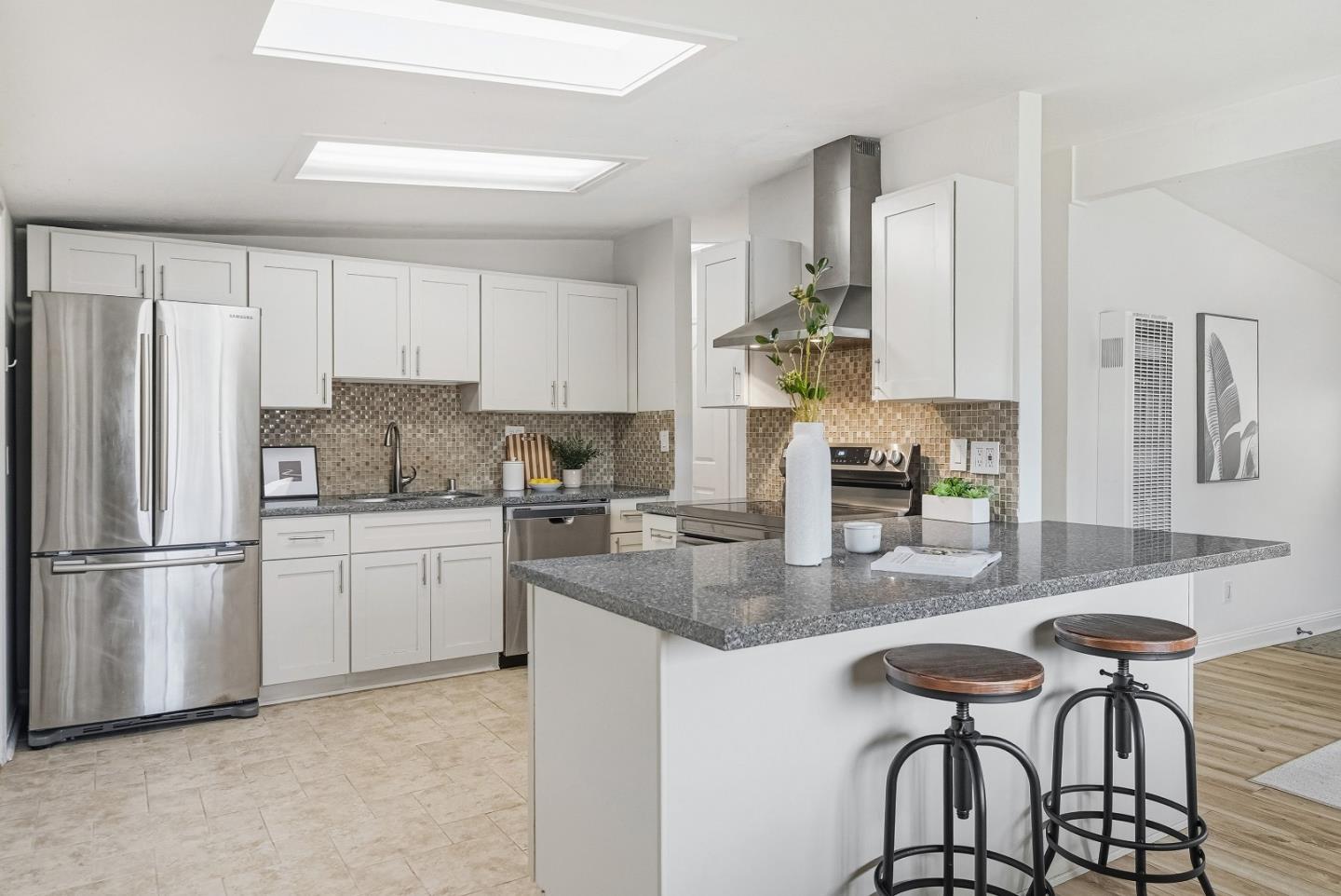 Detail Gallery Image 12 of 46 For 638 Woodhams Rd, Santa Clara,  CA 95051 - 4 Beds | 2 Baths