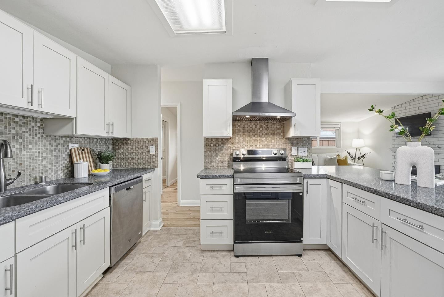 Detail Gallery Image 14 of 46 For 638 Woodhams Rd, Santa Clara,  CA 95051 - 4 Beds | 2 Baths