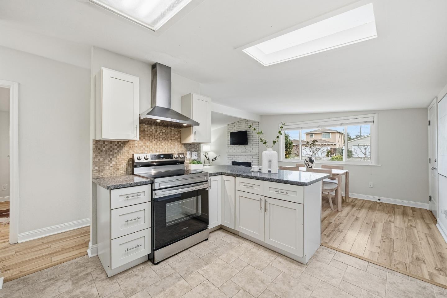 Detail Gallery Image 15 of 46 For 638 Woodhams Rd, Santa Clara,  CA 95051 - 4 Beds | 2 Baths