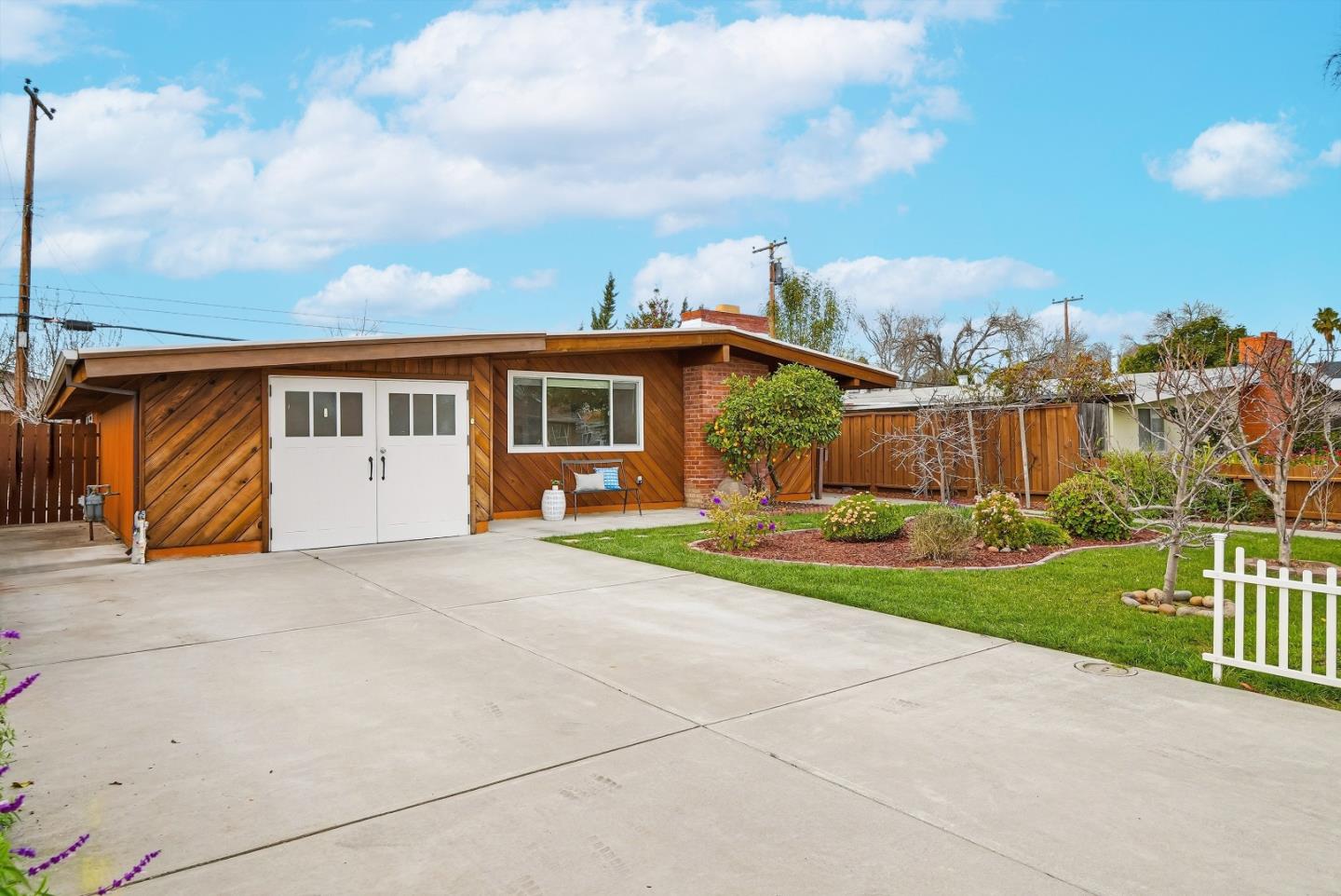 Detail Gallery Image 3 of 46 For 638 Woodhams Rd, Santa Clara,  CA 95051 - 4 Beds | 2 Baths