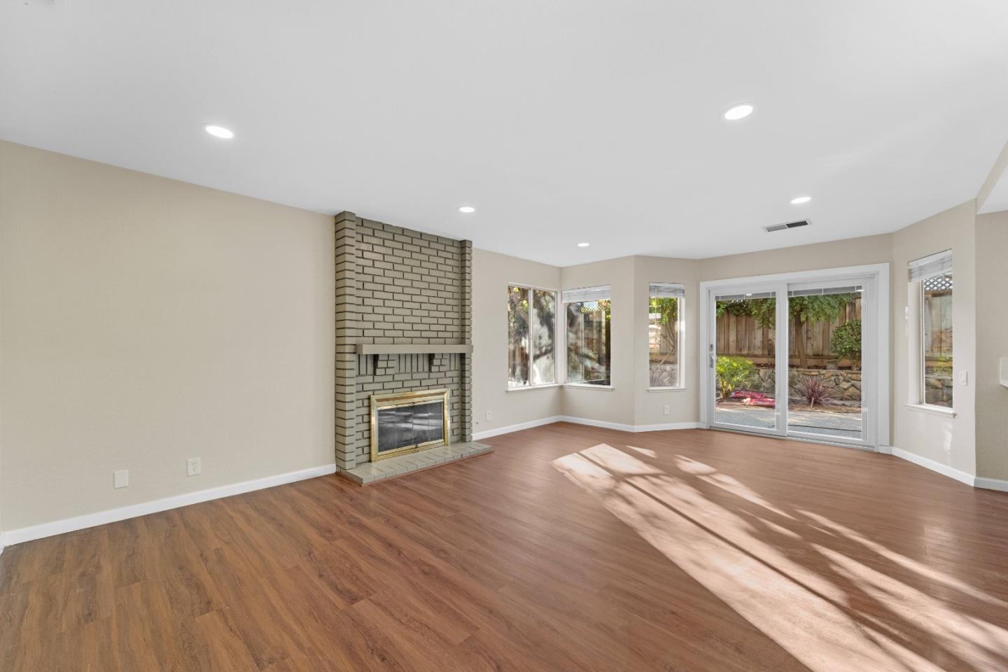 Detail Gallery Image 11 of 32 For 9465 Eagle View Way, Gilroy,  CA 95020 - 4 Beds | 3 Baths