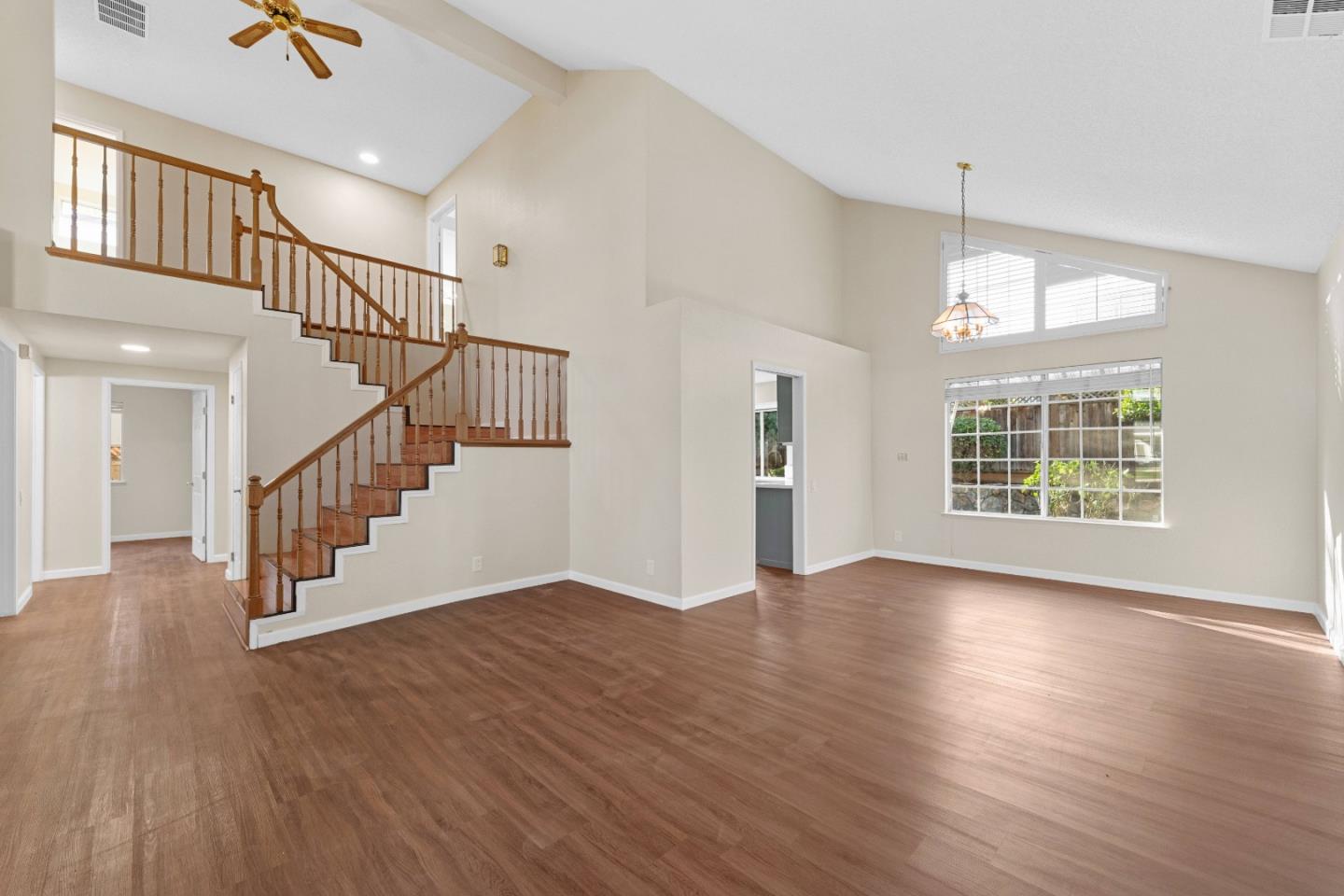 Detail Gallery Image 4 of 32 For 9465 Eagle View Way, Gilroy,  CA 95020 - 4 Beds | 3 Baths