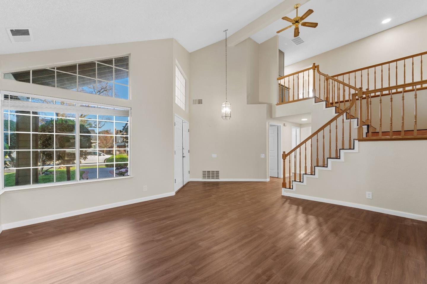 Detail Gallery Image 5 of 32 For 9465 Eagle View Way, Gilroy,  CA 95020 - 4 Beds | 3 Baths