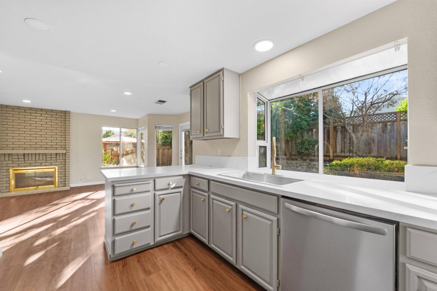 Detail Gallery Image 8 of 32 For 9465 Eagle View Way, Gilroy,  CA 95020 - 4 Beds | 3 Baths