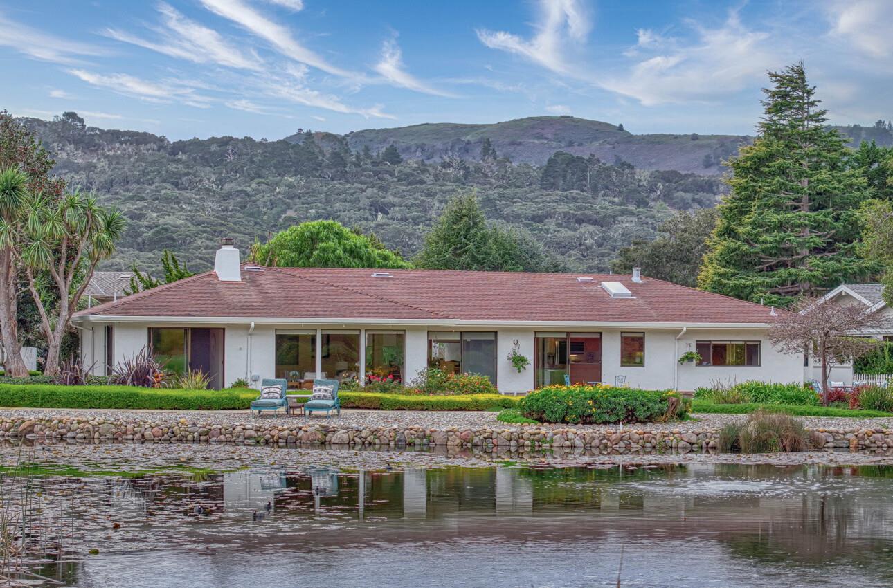 Detail Gallery Image 4 of 61 For 8081 Lake Pl, Carmel,  CA 93923 - 3 Beds | 3 Baths