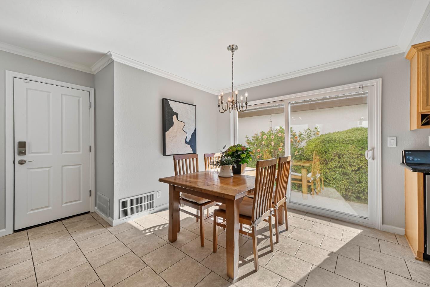 Detail Gallery Image 9 of 38 For 2598 Mabury Sq, San Jose,  CA 95133 - 3 Beds | 3 Baths