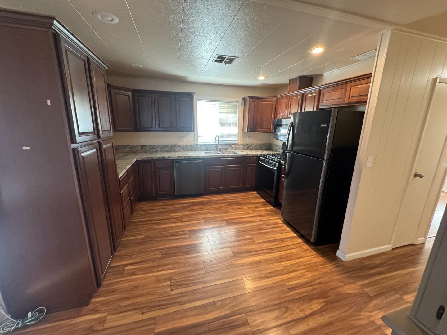 Detail Gallery Image 3 of 6 For 55 San Juan Grade Road #18,  Salinas,  CA 93906 - 2 Beds | 1 Baths