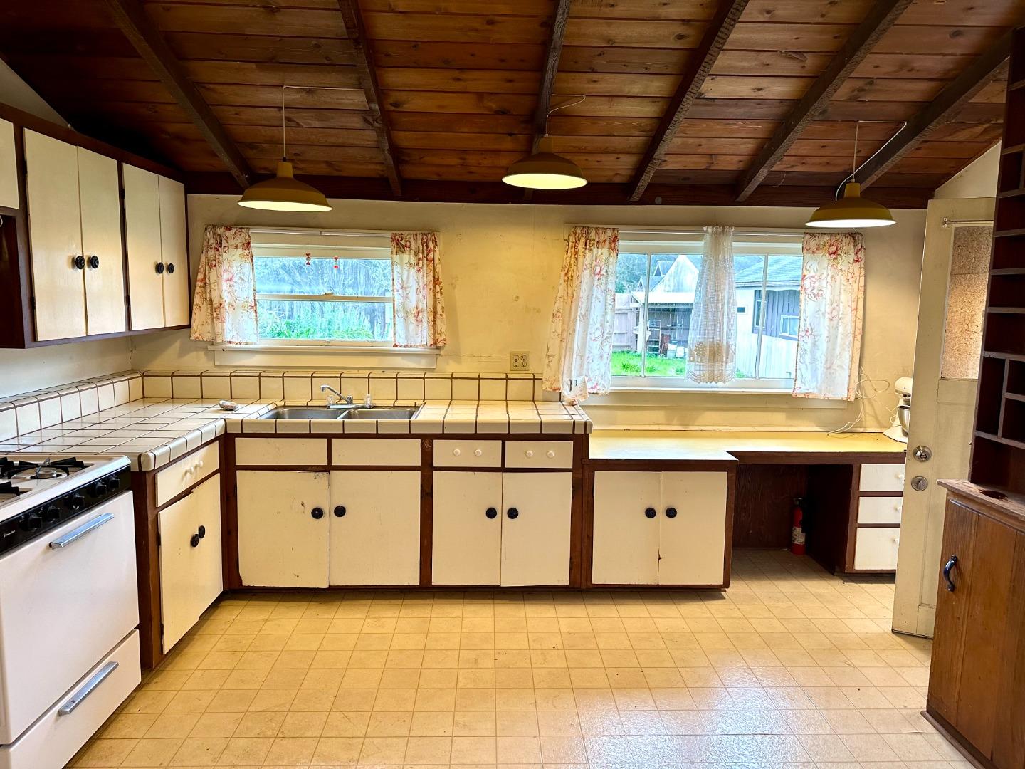 Detail Gallery Image 18 of 19 For 2 3rd Ave, Davenport,  CA 95017 - 3 Beds | 4 Baths