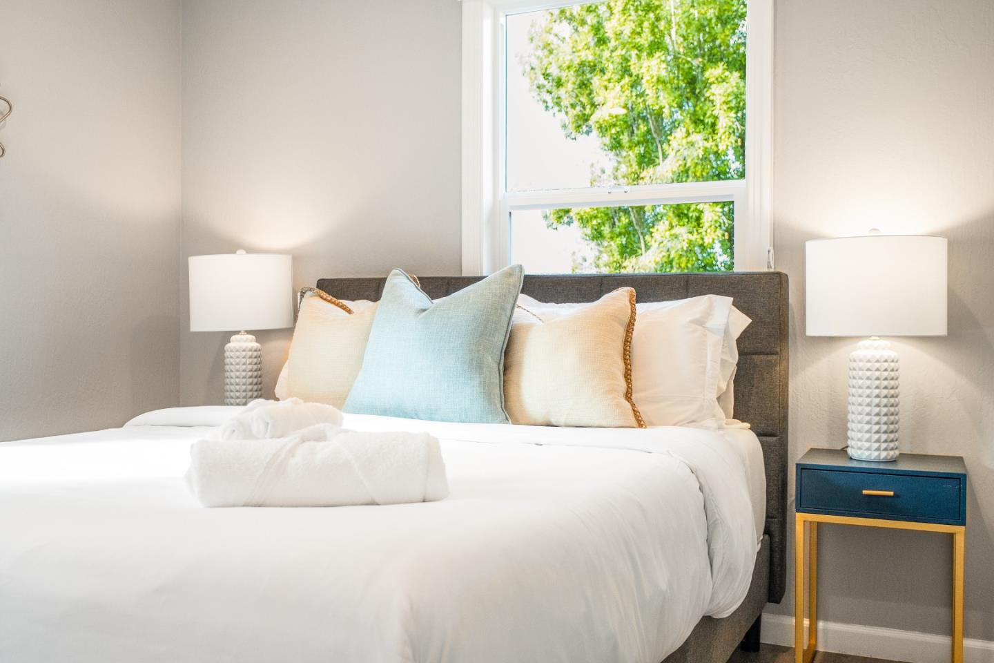 Detail Gallery Image 12 of 28 For 16605 Camellia Ter, Los Gatos,  CA 95032 - 8 Beds | 4 Baths