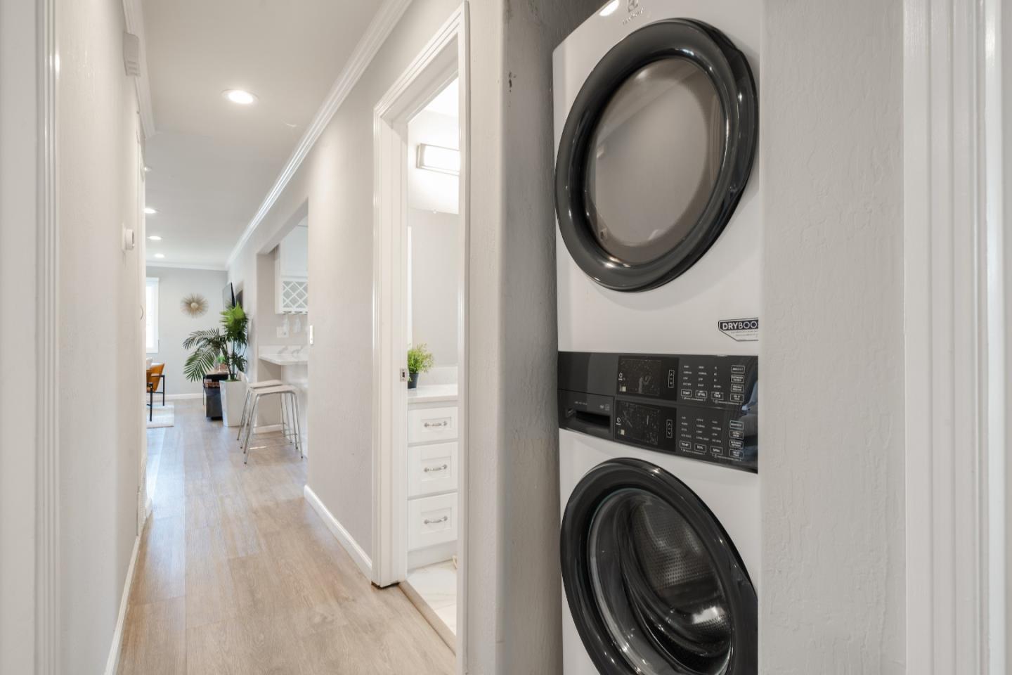 Detail Gallery Image 14 of 28 For 16605 Camellia Ter, Los Gatos,  CA 95032 - 8 Beds | 4 Baths