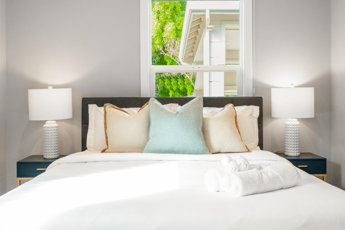 Detail Gallery Image 16 of 28 For 16605 Camellia Ter, Los Gatos,  CA 95032 - 8 Beds | 4 Baths